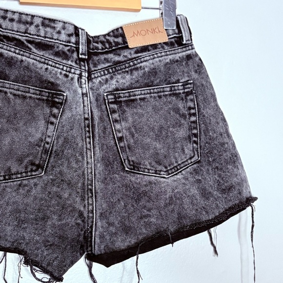 3/$10⚡️ASOS Monki Black Jean Shorts High-Waisted Distressed Hem Denim - Picture 13 of 15